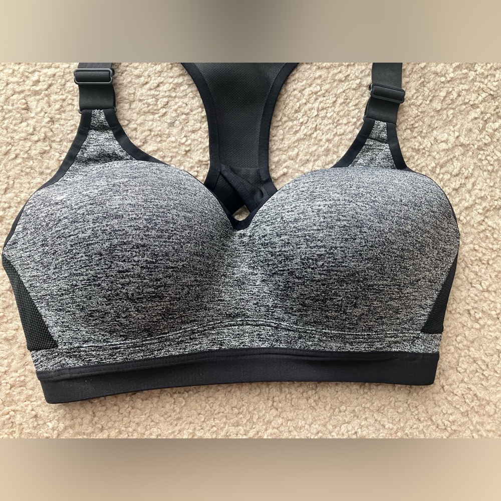 VICTORIA’S SECRET 🖤🩶 sexy sports bra - Picture 3 of 12